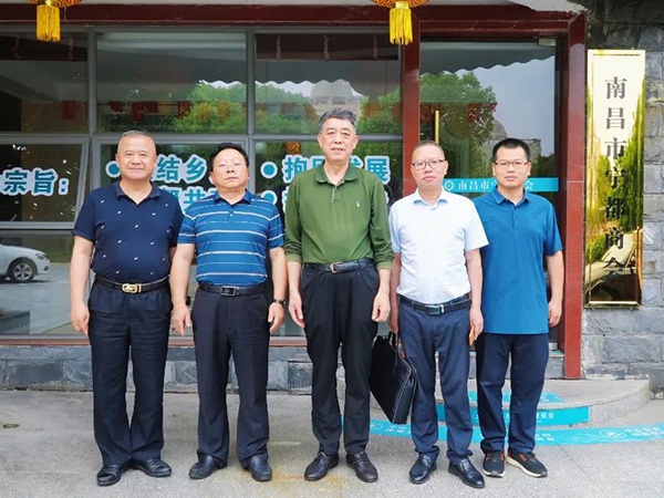 南昌寧都商會為寧都中學(xué)建校110周年助力，縣領(lǐng)導(dǎo)一行到訪交流。